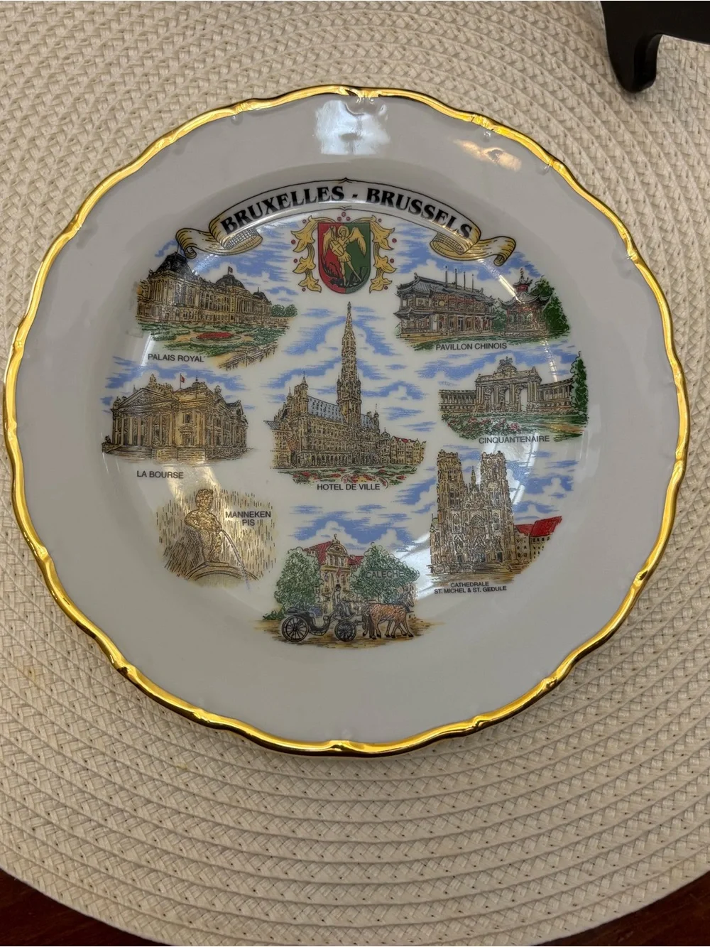 Bruxelles / Brussels Decorative Souvenir Plate with Gold Trim